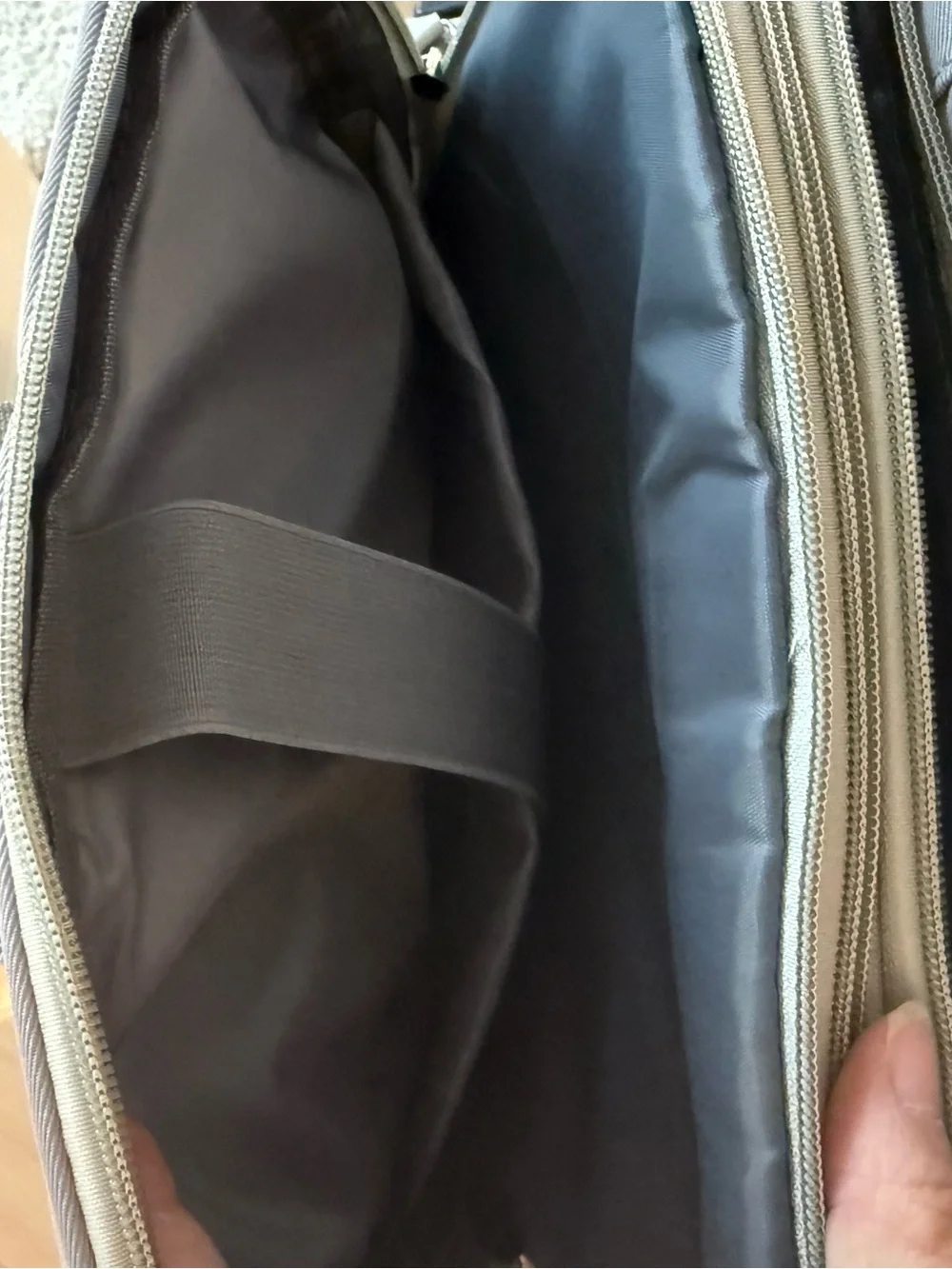 Men's multi compartment Everyday Backpack in Gray